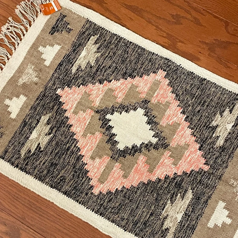 Santa Fe Throw Rug - Picture 3 of 4